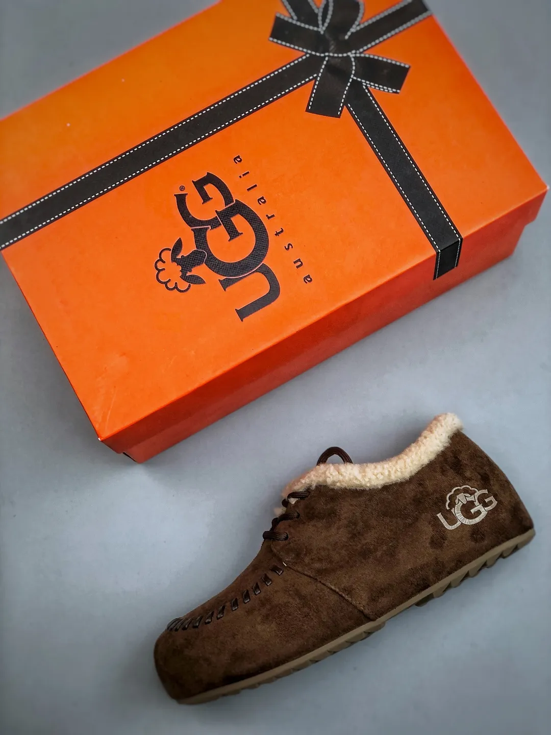 💰520 supports the store G UGG2025ss official website latest hanni thick sole, I love it so much, and it is very light and easy to wear. When paired with socks, it has a super sweet girly feel. Dopamine color, full of vitality, really super girl ~ fall in love at a glance, original material of the upper, original outsole, soft and comfortable on the feet, versatile, can make the legs look longer in seconds, a must-have item for summer Size: 35-40